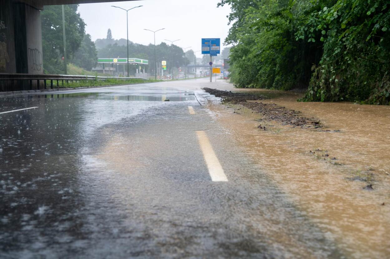 Extreme wateroverlast op snelweg