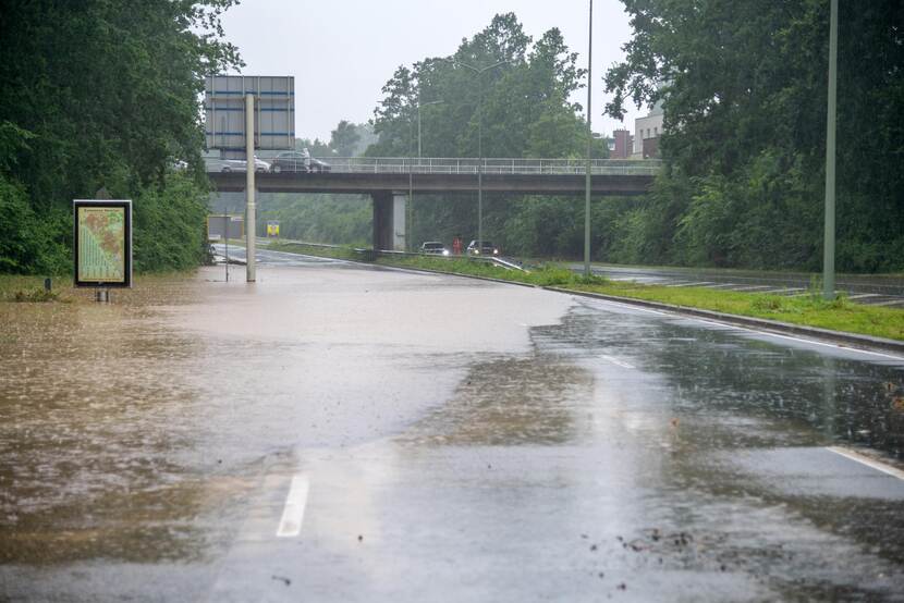 Extreme wateroverlast op snelweg