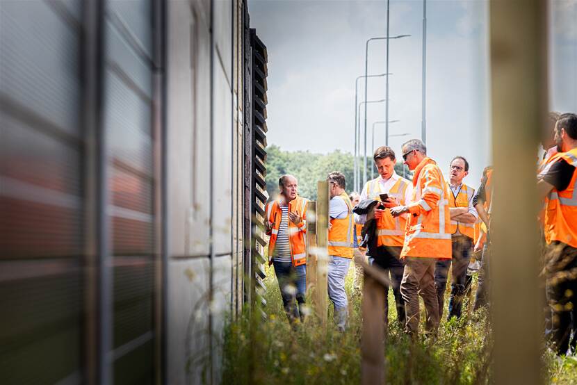 Bekijken duurzame geluidschermen innovatiepartnerschap ProRail